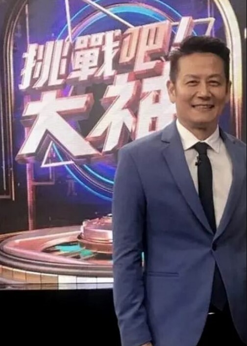 G奶才艺美女主播先在浴室洗澡洗澡还不忘一字马洗完聊天全裸跳扇子骚舞十分诱人. - 国产高清海报